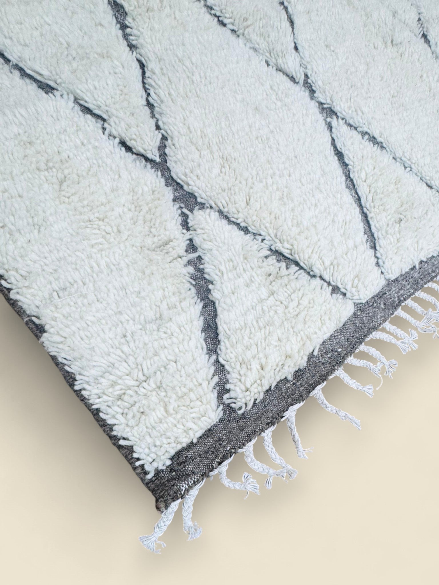 Moroccan Tihya Berber Carpet – Neutral Cream Shag Rug