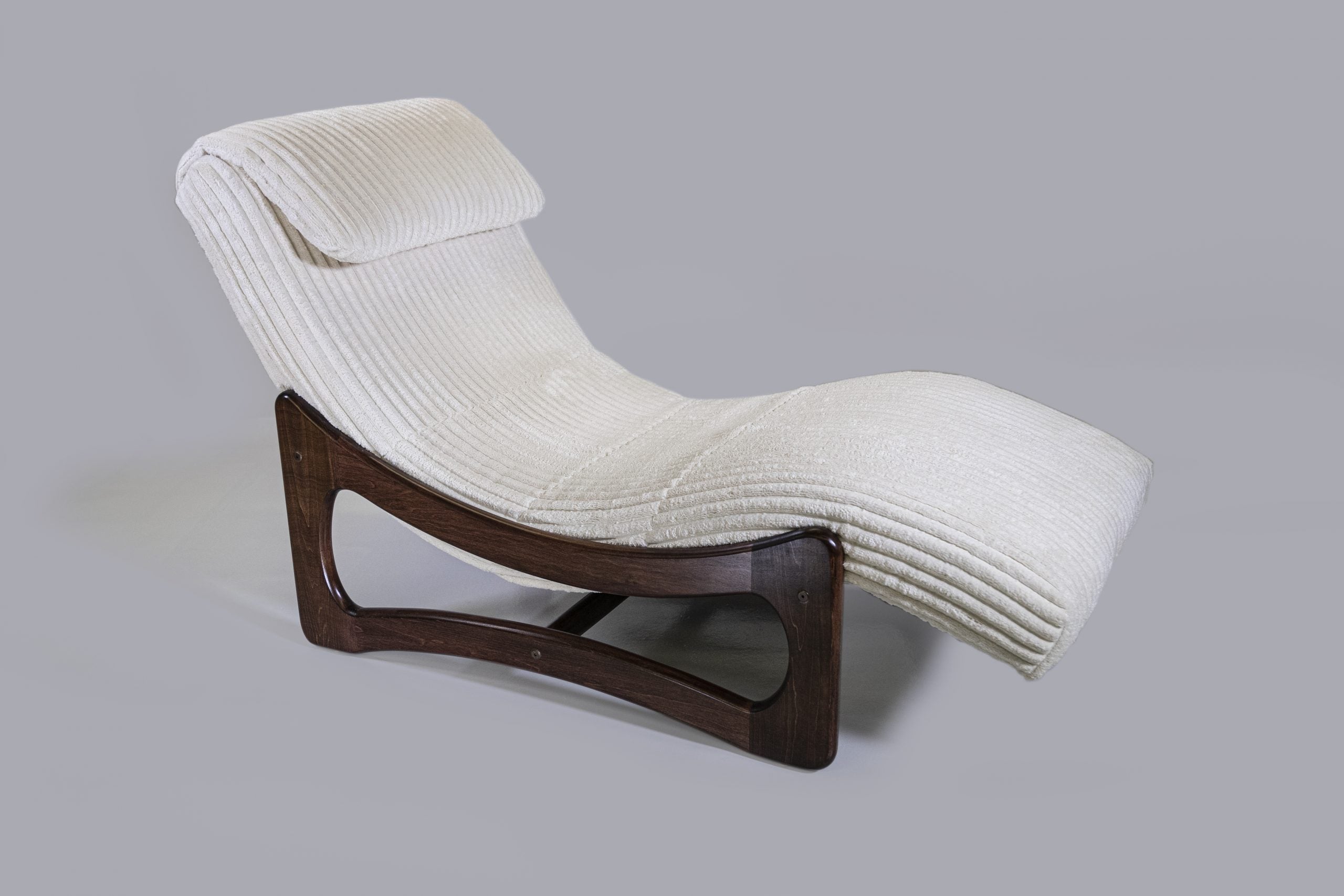 Chaise Lounge – White Billows